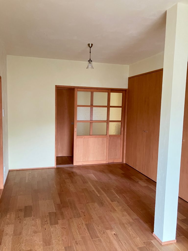 The natural paint "Kirara®" is applied to the walls and ceiling.