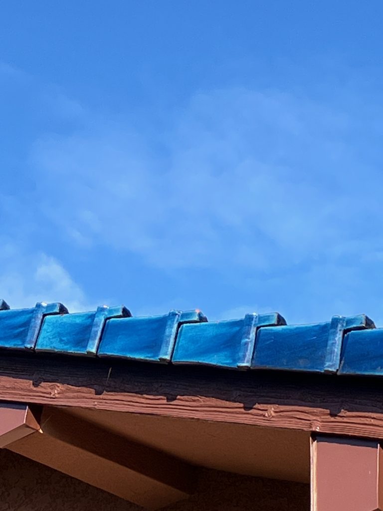千本テラスの青い屋根
