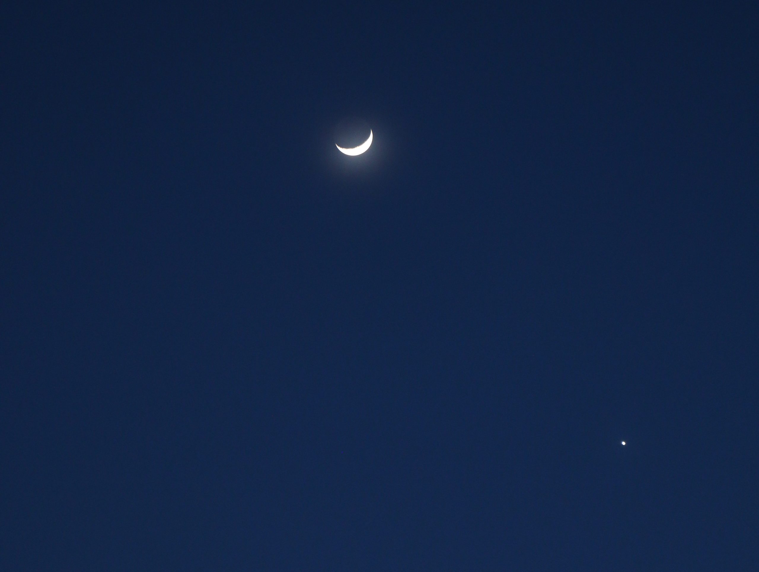 三日月と金星